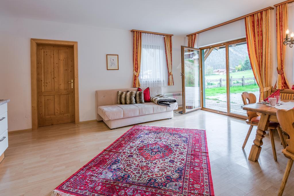 Feriendorf Oberhof Flachau Ruang foto