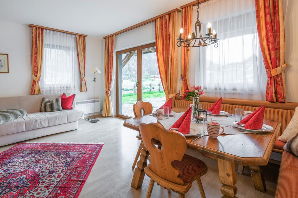 Feriendorf Oberhof Flachau Ruang foto